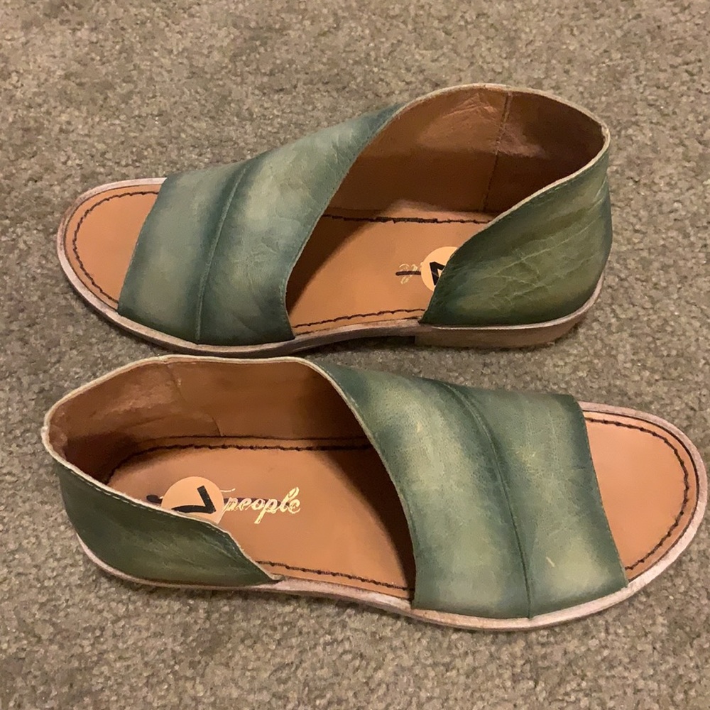 Sandals - Picture 4 of 5